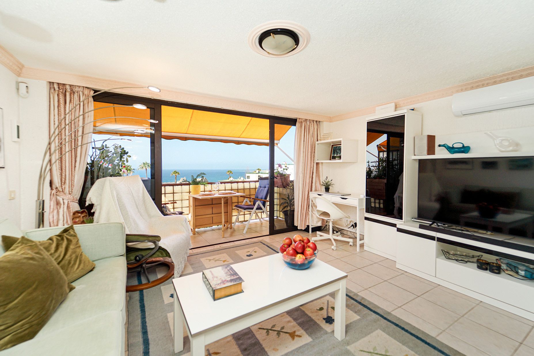 Bedroom of Duplex for sale in San Bartolomé de Tirajana  with Air Conditioner, Private garden and Terrace