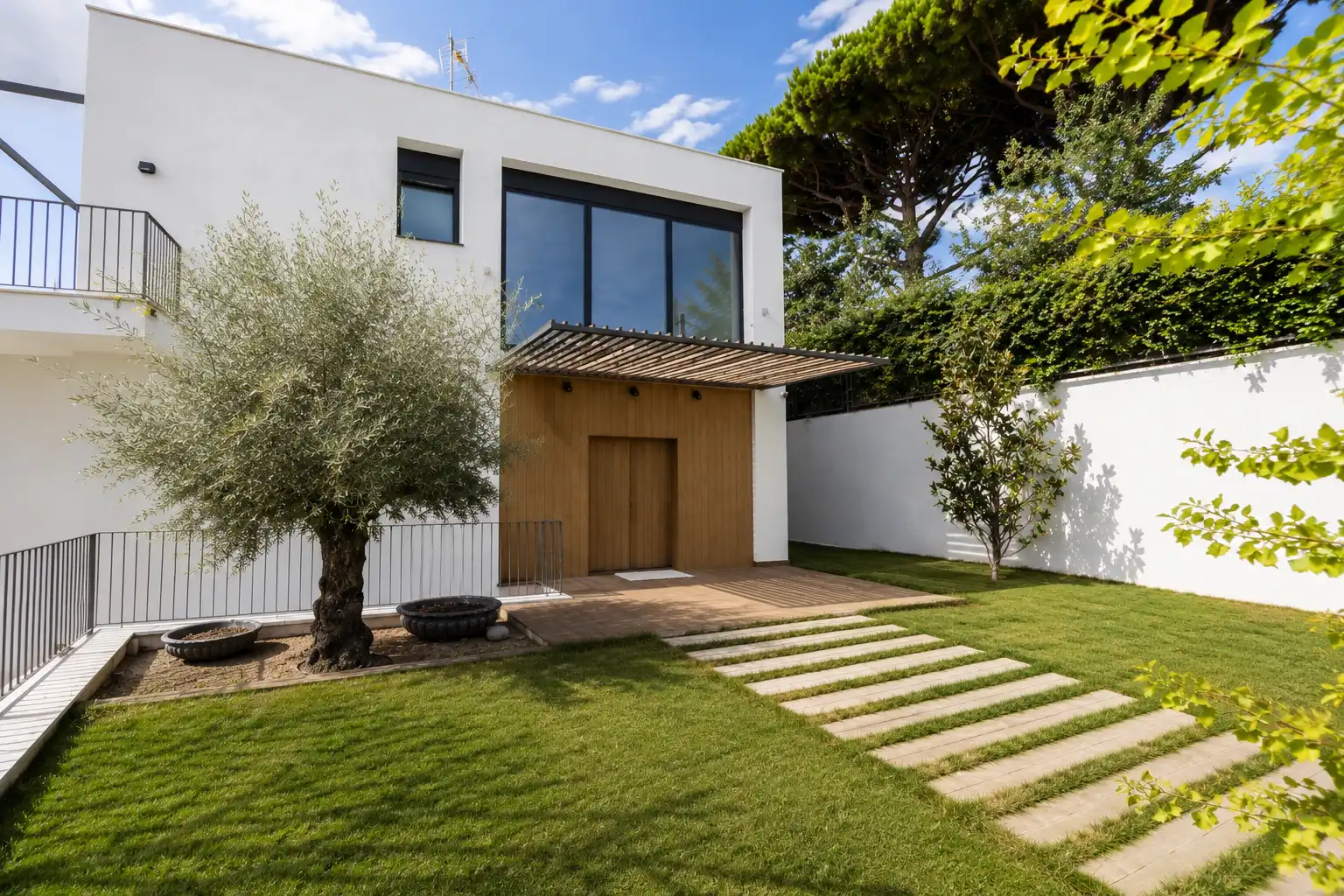Vista exterior de Casa o chalet en venta en Premià de Dalt con Aire acondicionado, Jardín privado y Terraza