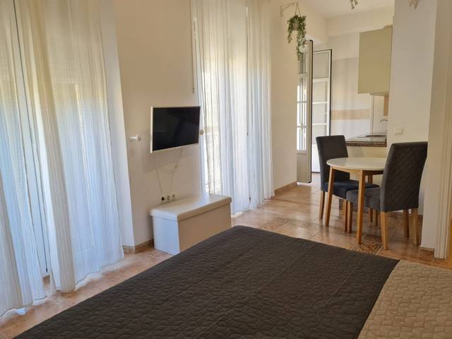 Estudio en Alquiler en Ollerias en La Goleta - San Felipe Neri