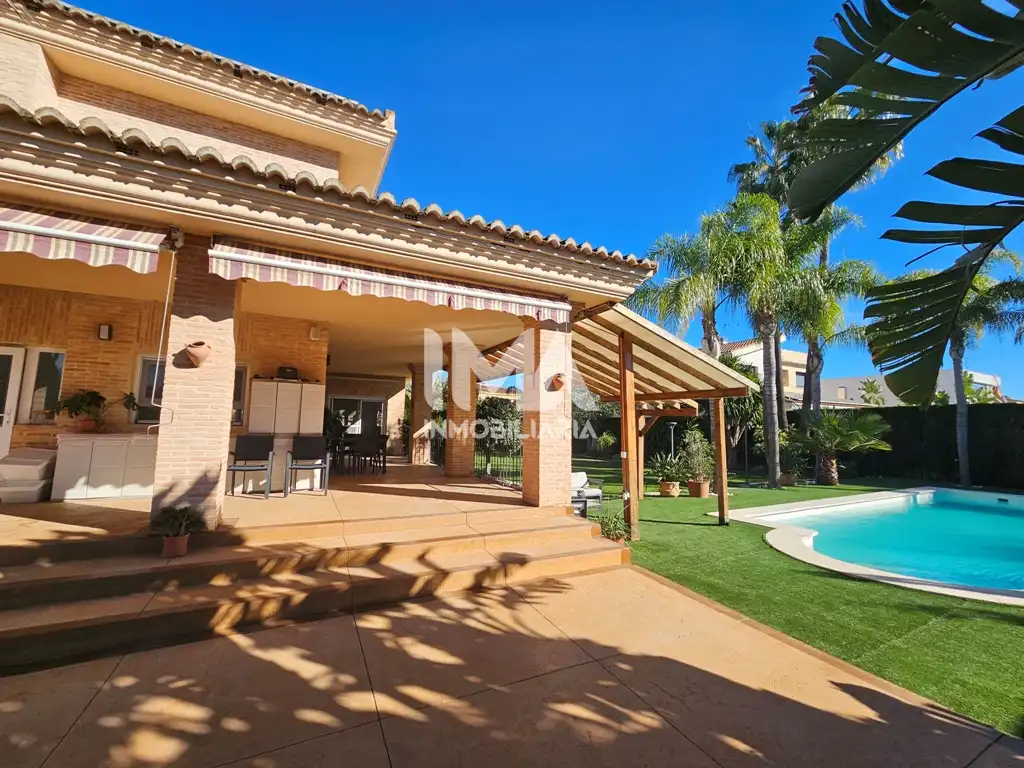 Jardí de Casa o xalet en venda en L'Eliana amb Aire condicionat, Calefacció i Jardí privat
