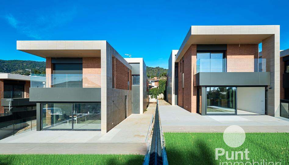 Foto 0 de Promoción Nueva promoción de cinco chalets independientes en el centro de Premià de Dalt