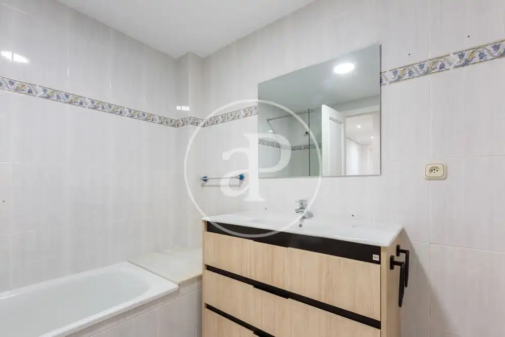 Baño de Piso en venta en Valencia con Aire acondicionado, Calefacción y Balcón