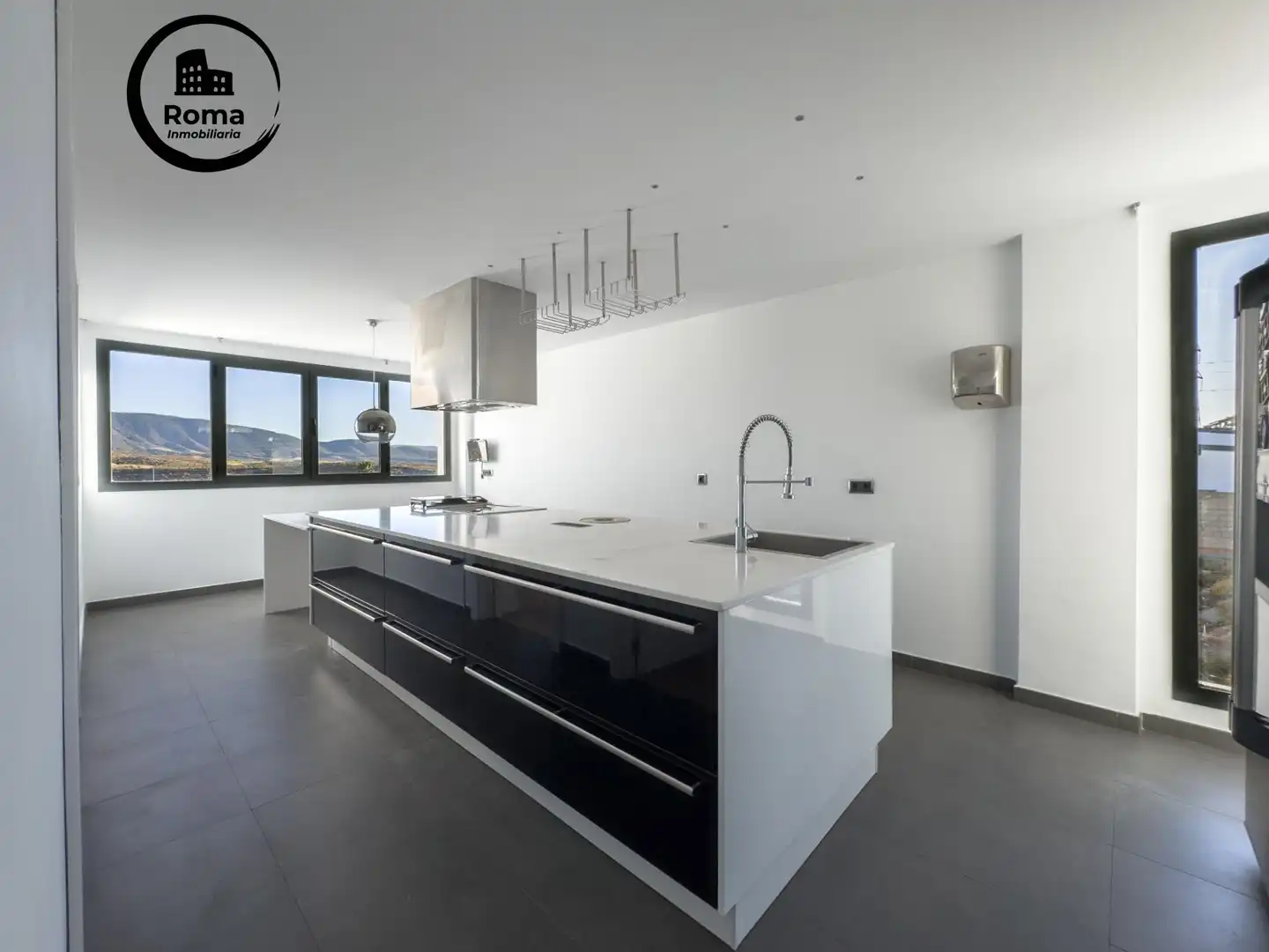 Cocina de Casa o chalet en venta en La Zubia con Aire acondicionado, Calefacción y Jardín privado