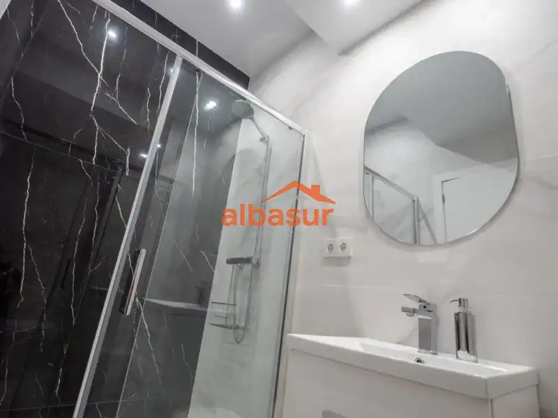 Bathroom of Flat for sale in Córdoba  with Air Conditioner, Heating and Furnished