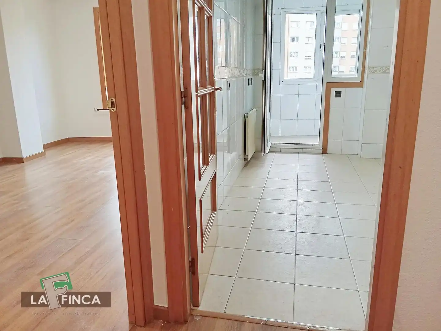 Pis en venda en Oviedo  amb Calefacció, Parquet i Terrassa