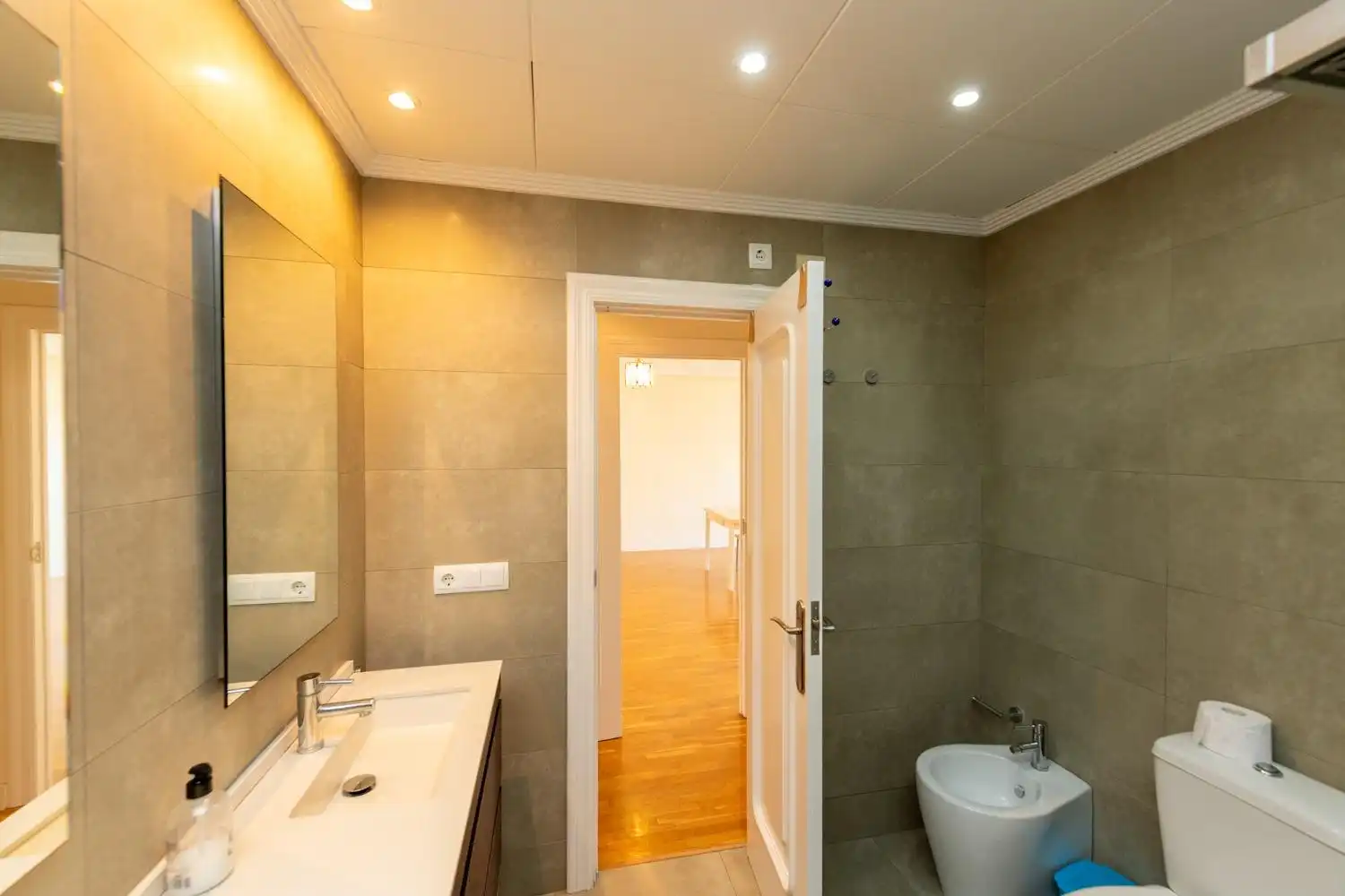 Badezimmer von Wohnung zur Miete in Alicante / Alacant mit Klimaanlage