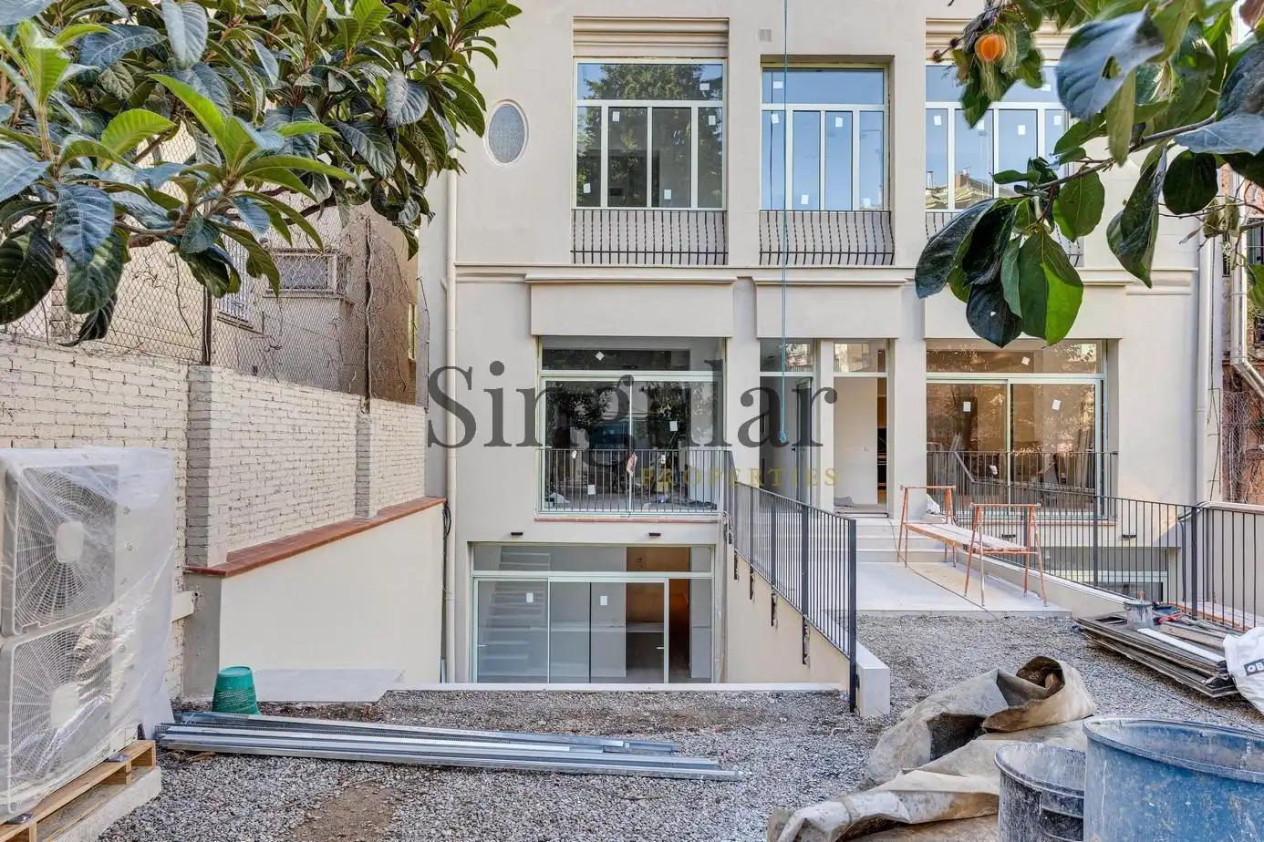 Vista exterior de Edificio en venta en Barcelona