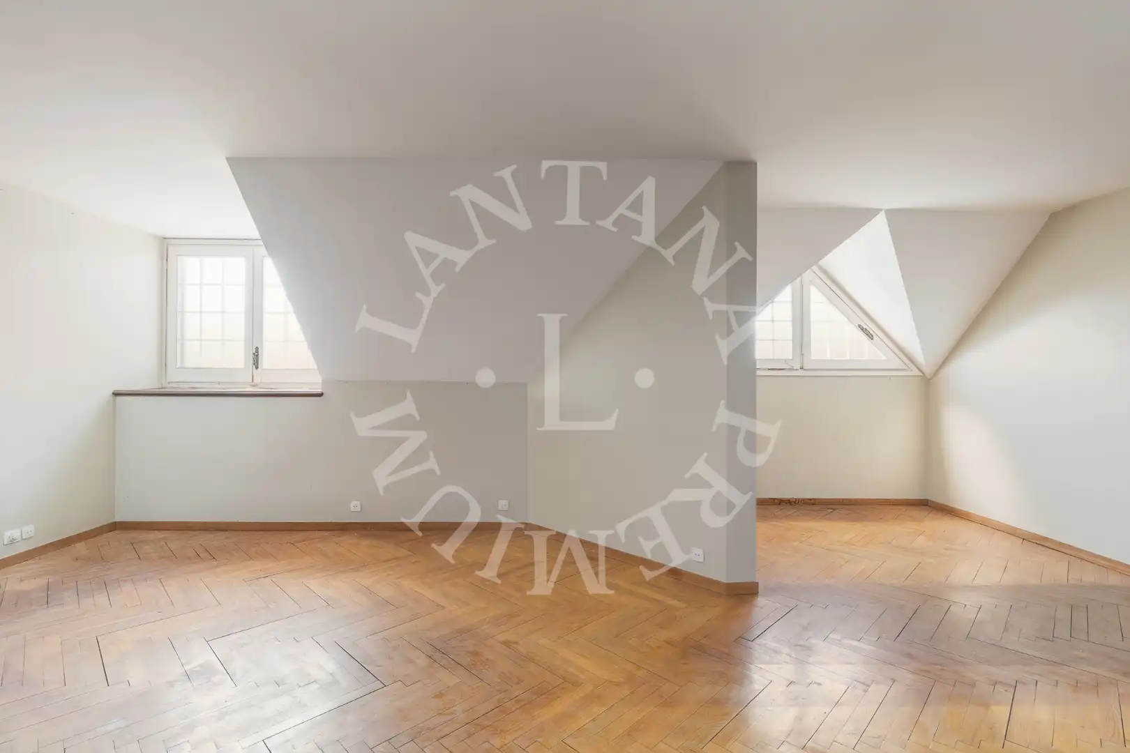 Schlafzimmer von Dachboden zum Verkauf in Barcelona mit Heizung, Parkett und Terrasse