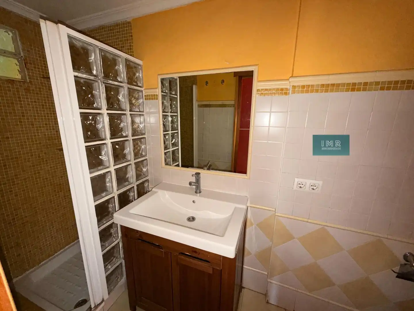 Bathroom of Flat for sale in Castilleja de la Cuesta