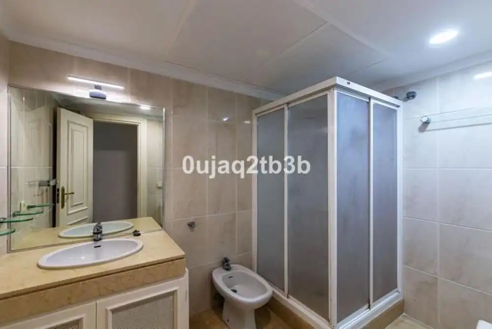 Baño de Casa adosada en venta en Marbella con Aire acondicionado, Jardín privado y Terraza