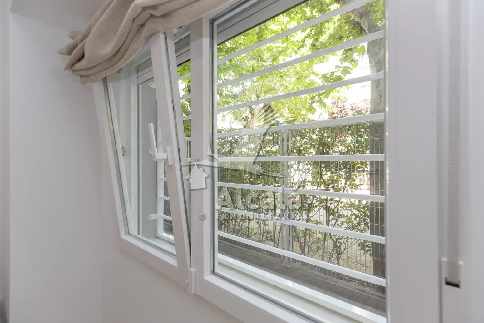 Balcony of Flat for sale in Alcalá de Henares  with Heating