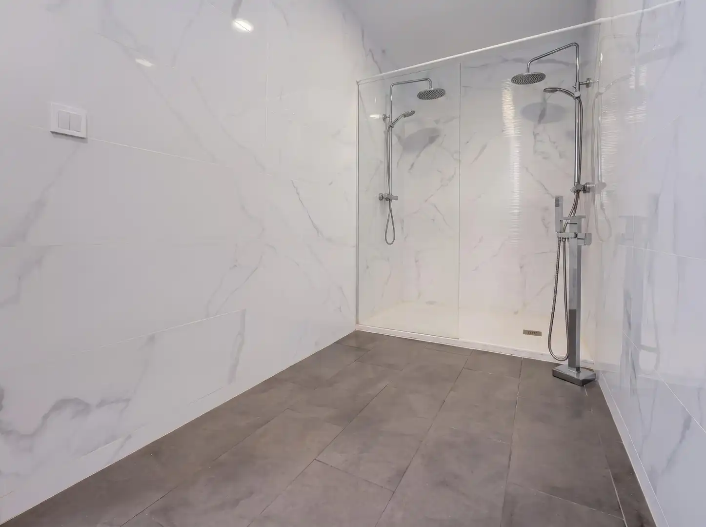 Bathroom of Houses for sale in Tomares  with Air Conditioner, Private garden and Terrace