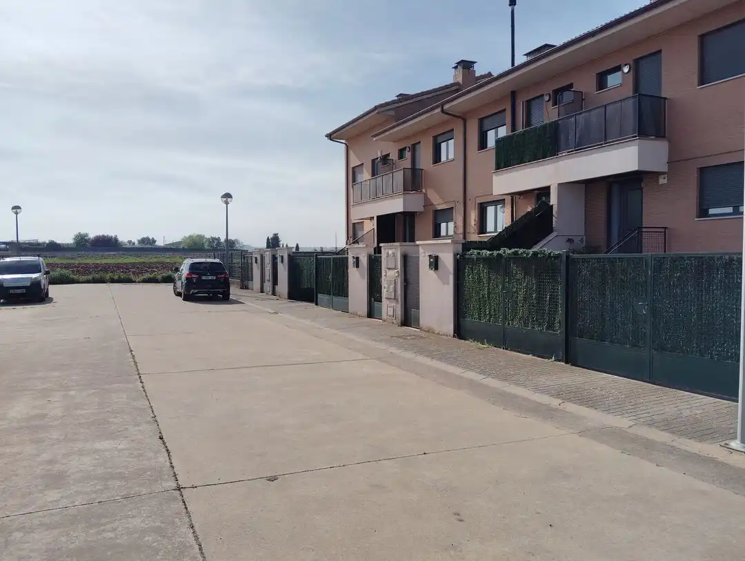 Parking de Casa o chalet en venta en Uruñuela con Calefacción, Jardín privado y Terraza