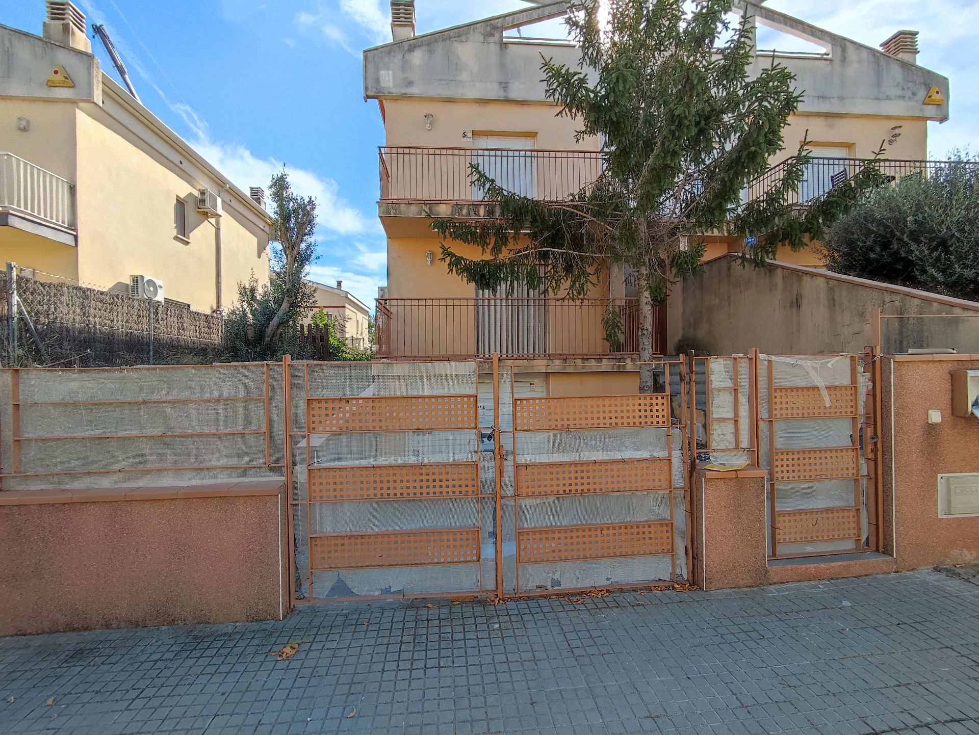 Vista exterior de Casa adosada en venda en Puigdàlber amb Jardí privat, Terrassa i Traster