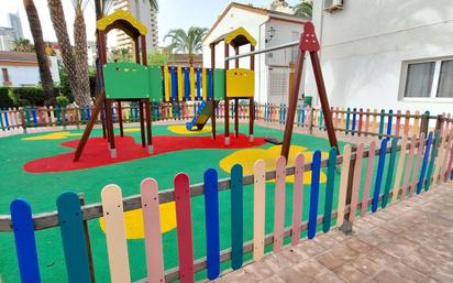 Vista exterior de Casa o xalet en venda en Benidorm amb Aire condicionat i Piscina comunitària