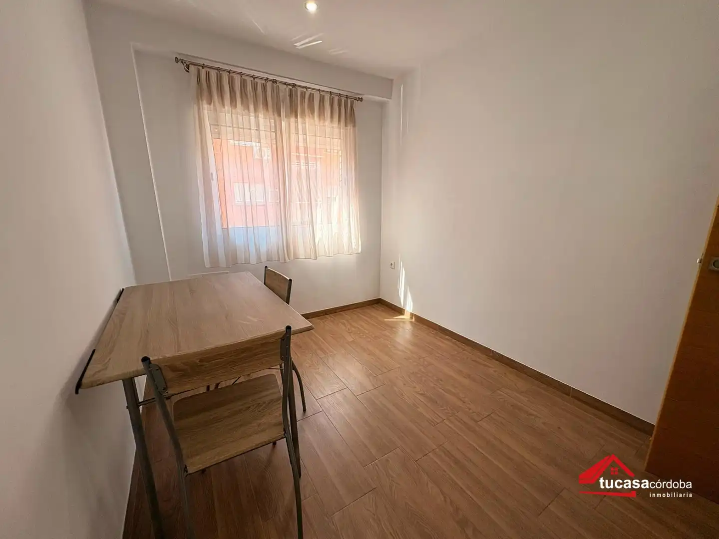 Piso de alquiler en Santa Rosa - Valdeolleros