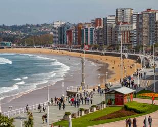 Vista exterior de Àtic de lloguer en Gijón  amb Calefacció, Moblat i Forn