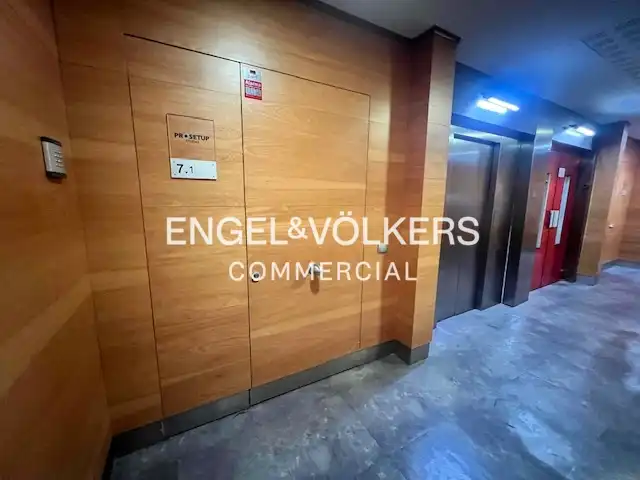 Büro zur Miete in Esplugues de Llobregat mit Klimaanlage