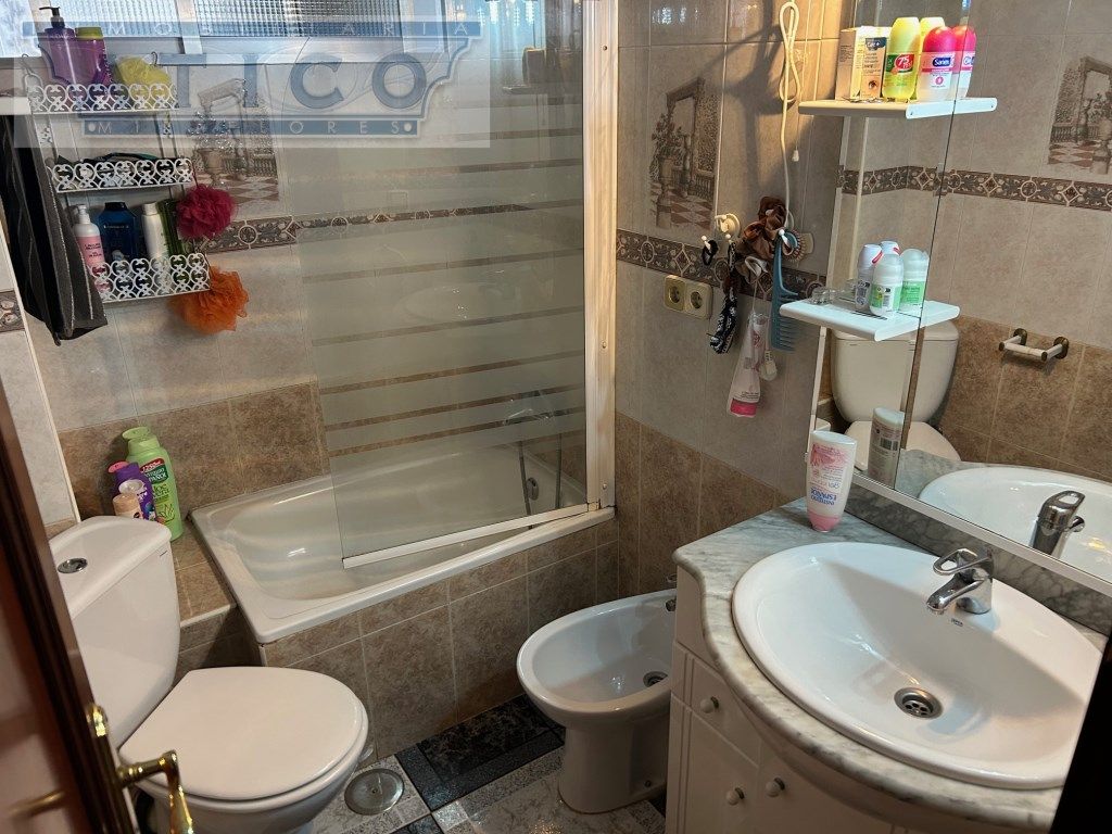 Bathroom of Flat for sale in  Sevilla Capital