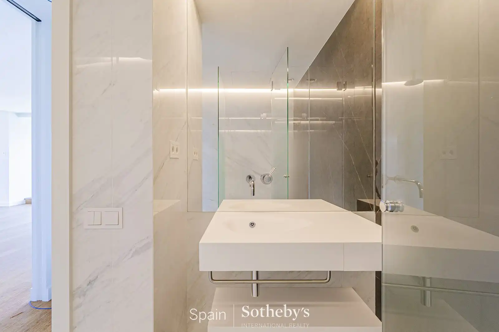 Badezimmer von Wohnungen zum Verkauf in Barcelona mit Klimaanlage, Heizung und Terrasse