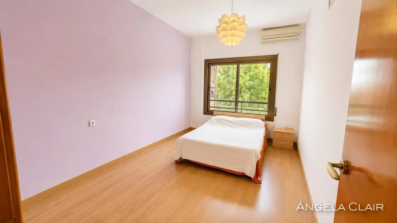 Bedroom of Flat for sale in Barcelona  with Air Conditioner, Heating and Parquet flooring