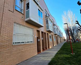 Vista exterior de Casa adosada en venda en Utebo amb Aire condicionat, Calefacció i Parquet