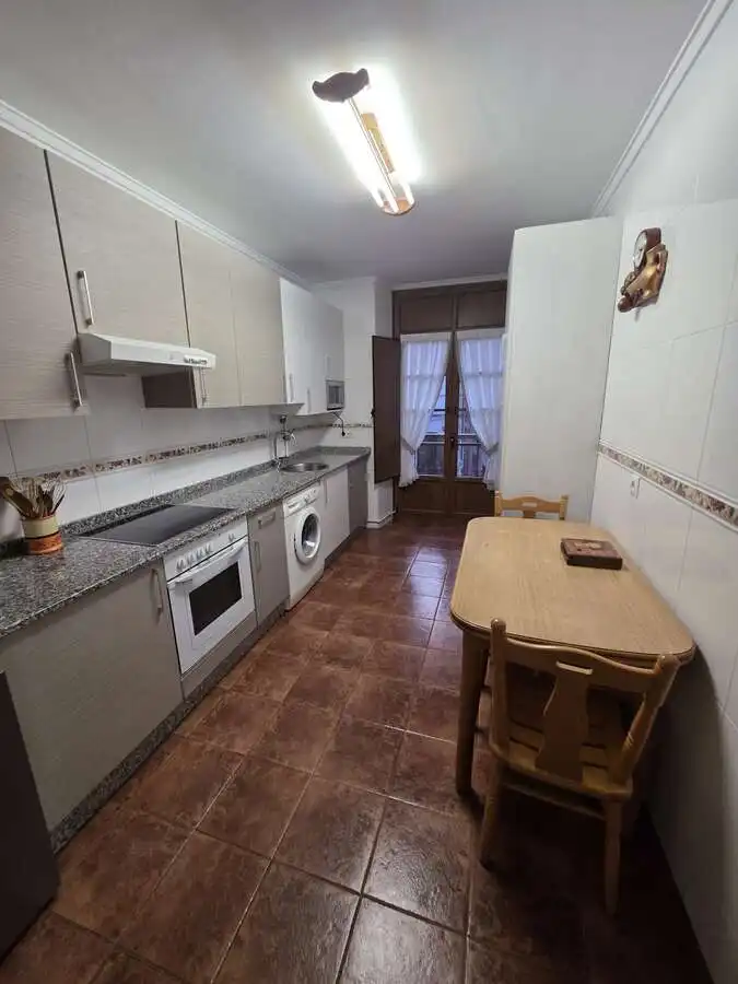 Cuina de Pis en venda en Avilés amb Calefacció, Traster i Moblat