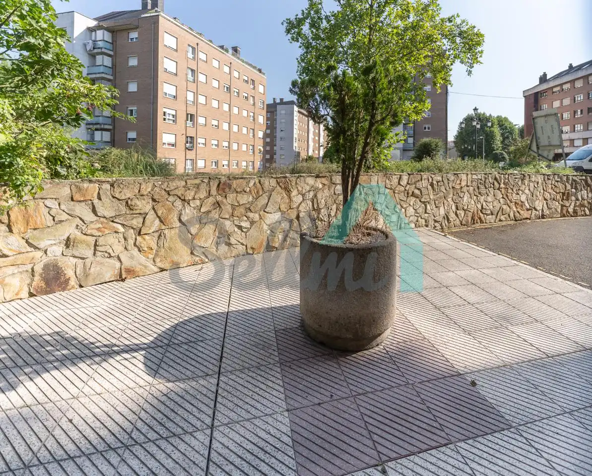 Terraza de Planta baja para compartir en Oviedo  con Calefacción, Amueblado y Internet