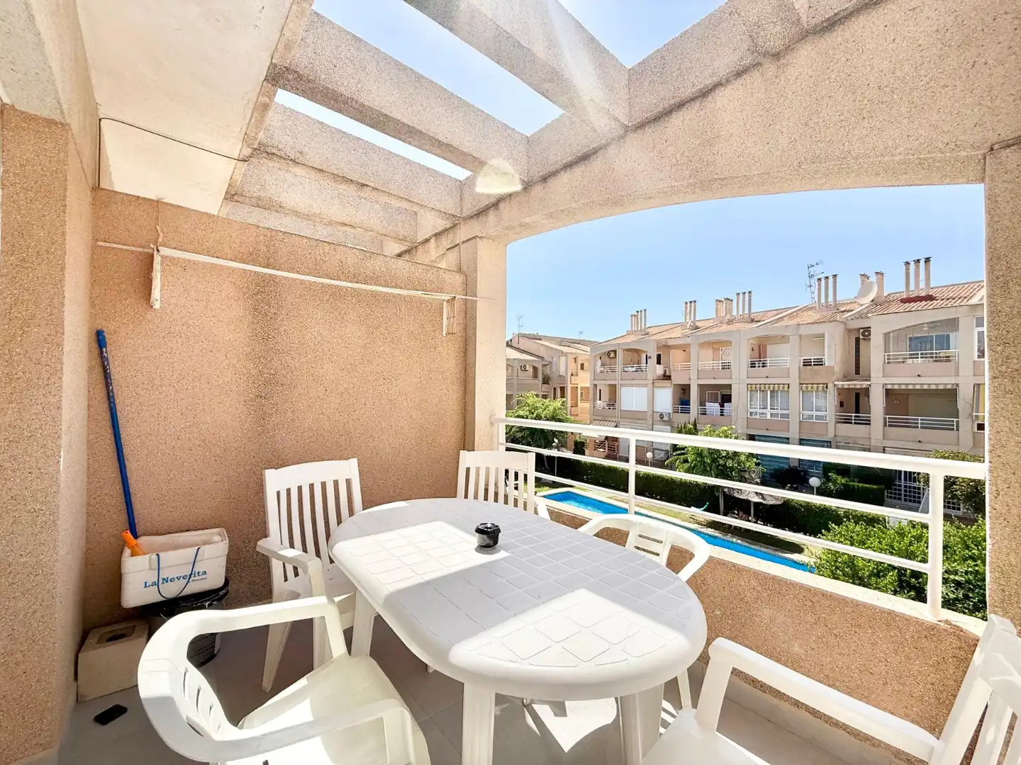Terrasse von Wohnungen zur Miete in Torrevieja mit Klimaanlage, Heizung und Terrasse