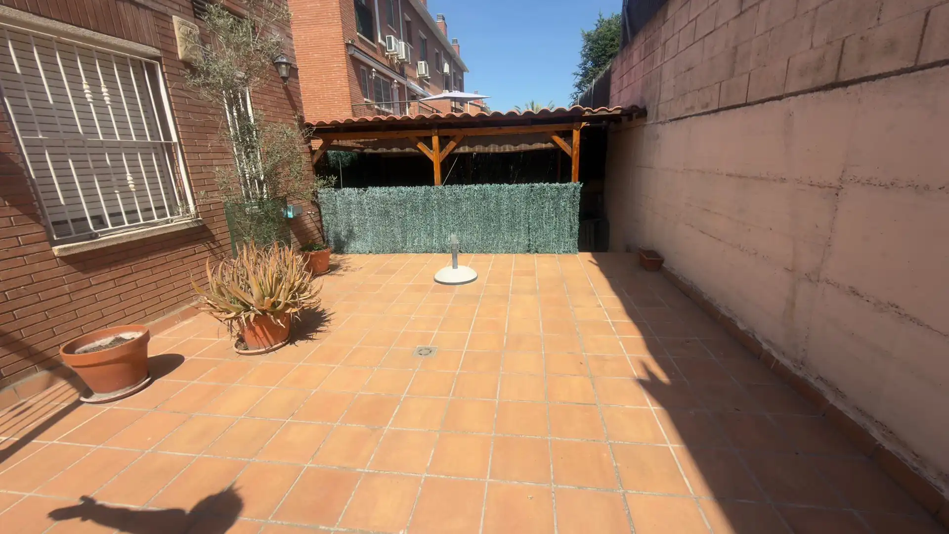 Terraza de Casa adosada en venta en Santa Perpètua de Mogoda con Aire acondicionado, Calefacción y Jardín privado