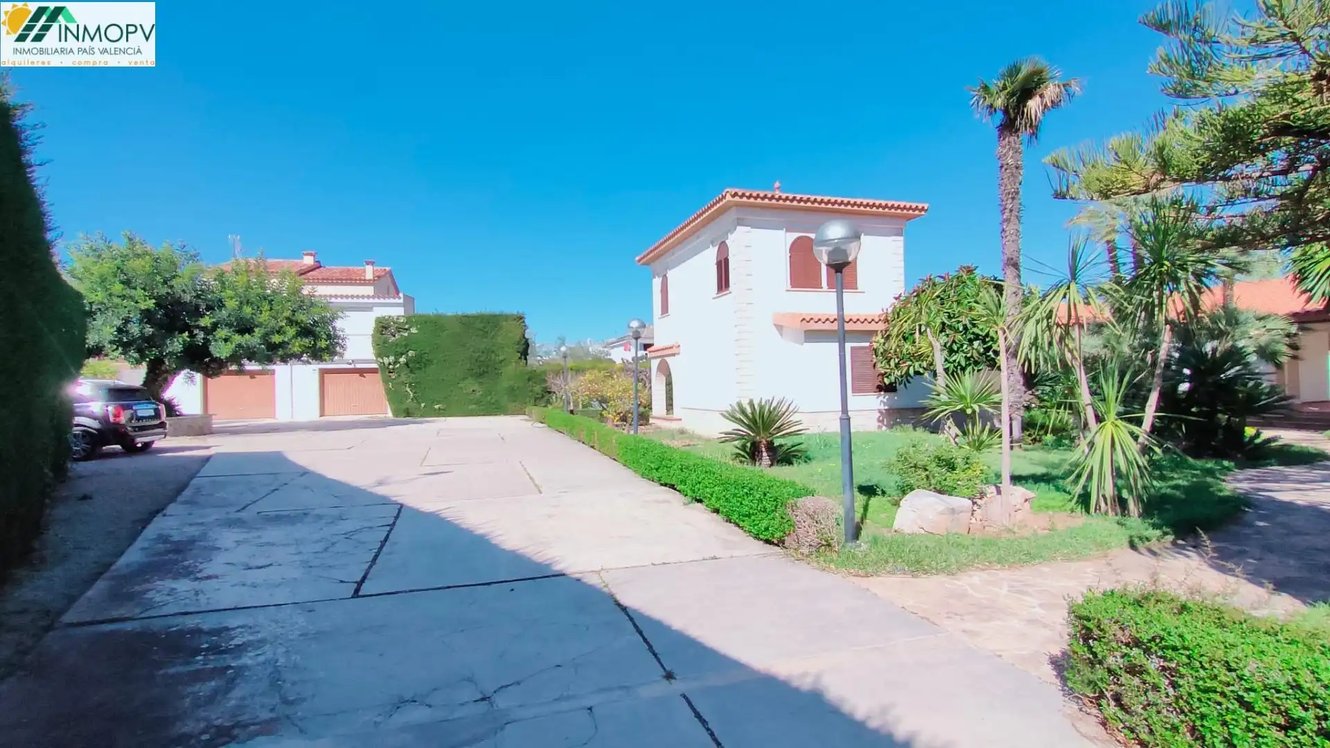 Vista exterior de Casa o xalet en venda en Vinaròs amb Jardí privat, Terrassa i Traster