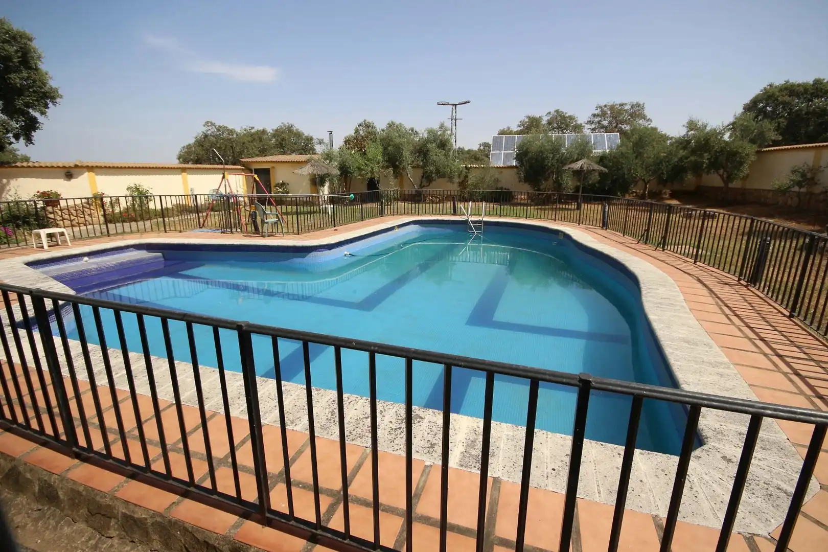 Piscina de Finca rústica en venta en Alcuéscar con Aire acondicionado