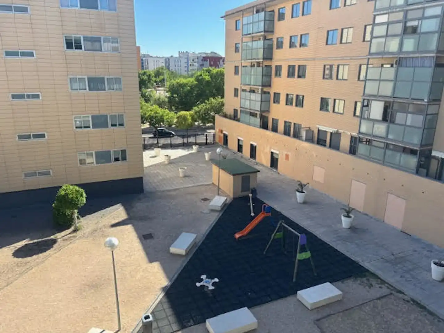 Außenansicht von Wohnung zum Verkauf in Zaragoza mit Terrasse, Abstellraum und Möbliert