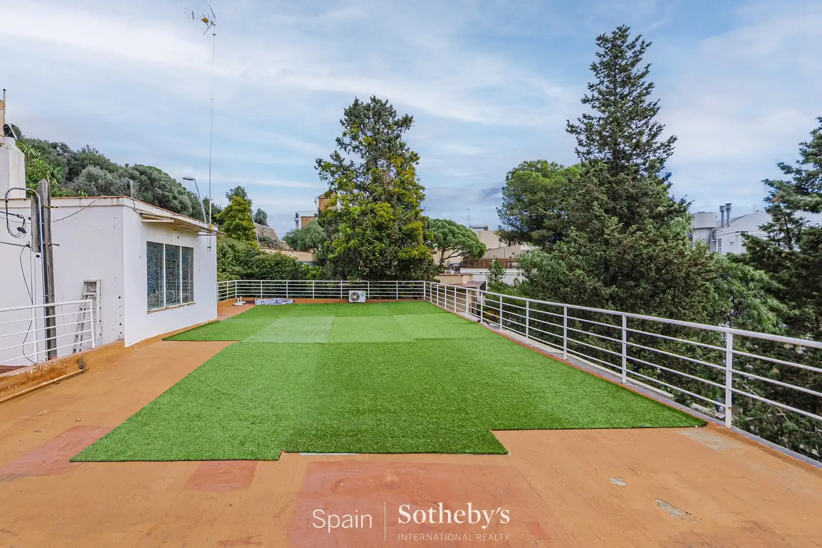 Terrassa de Casa o xalet en venda en Barcelona amb Aire condicionat, Calefacció i Jardí privat