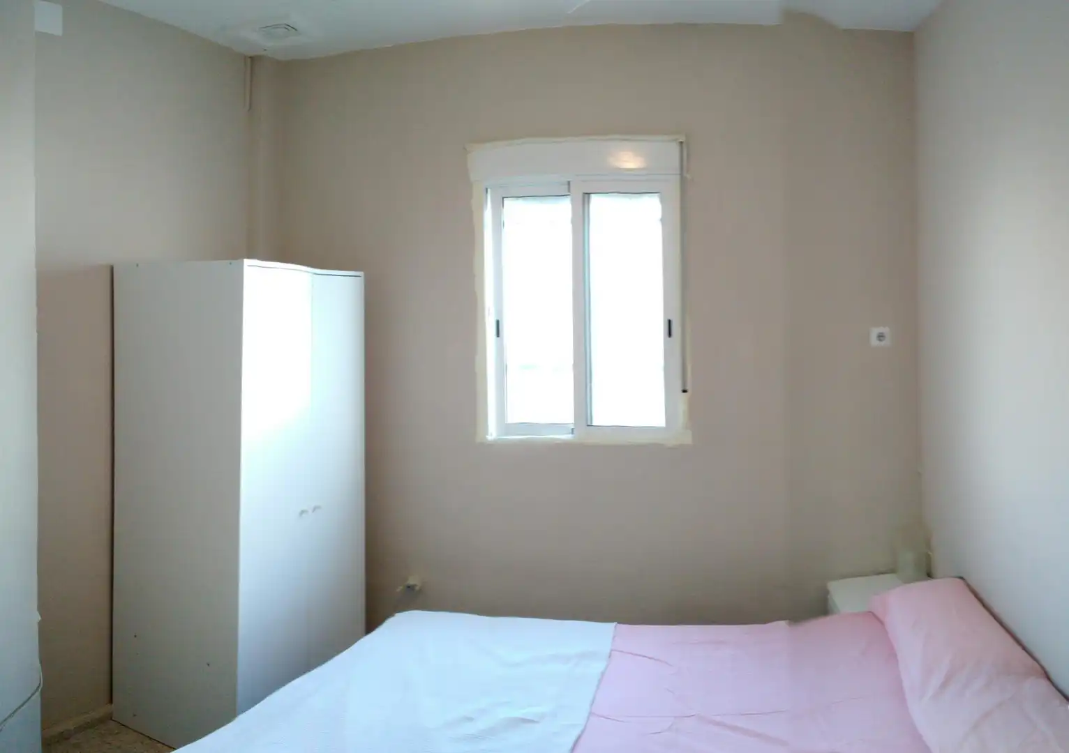 Habitación de Piso para compartir en Sevilla con Aire acondicionado, Calefacción y Amueblado
