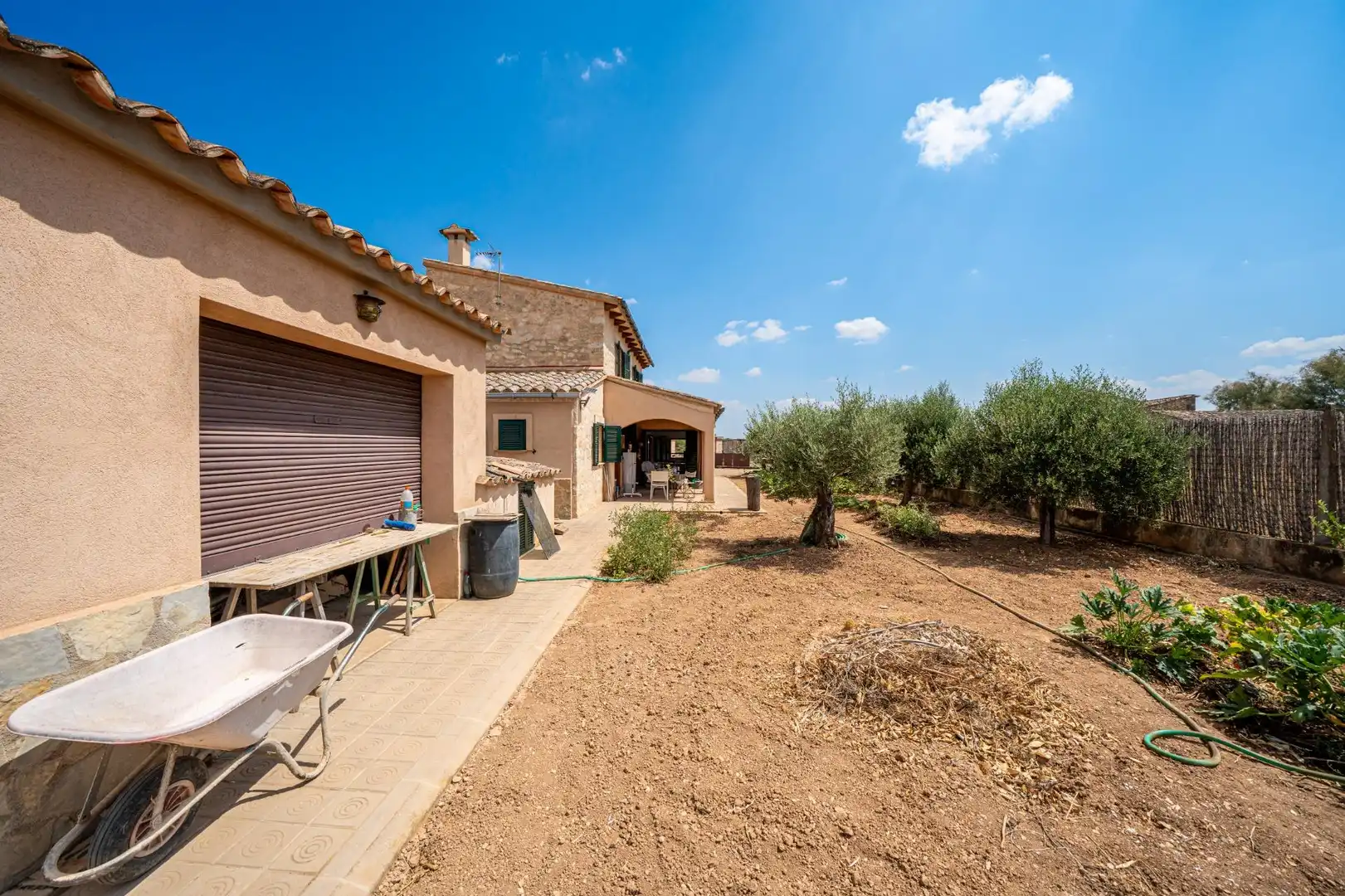 Vista exterior de Finca rústica en venda en Algaida amb Jardí privat, Terrassa i Alarma