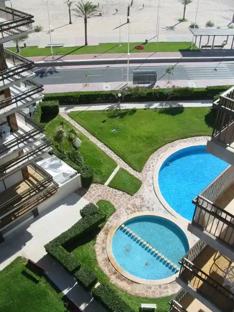 Piscina de Apartament de lloguer en Gandia amb Aire condicionat, Terrassa i Moblat