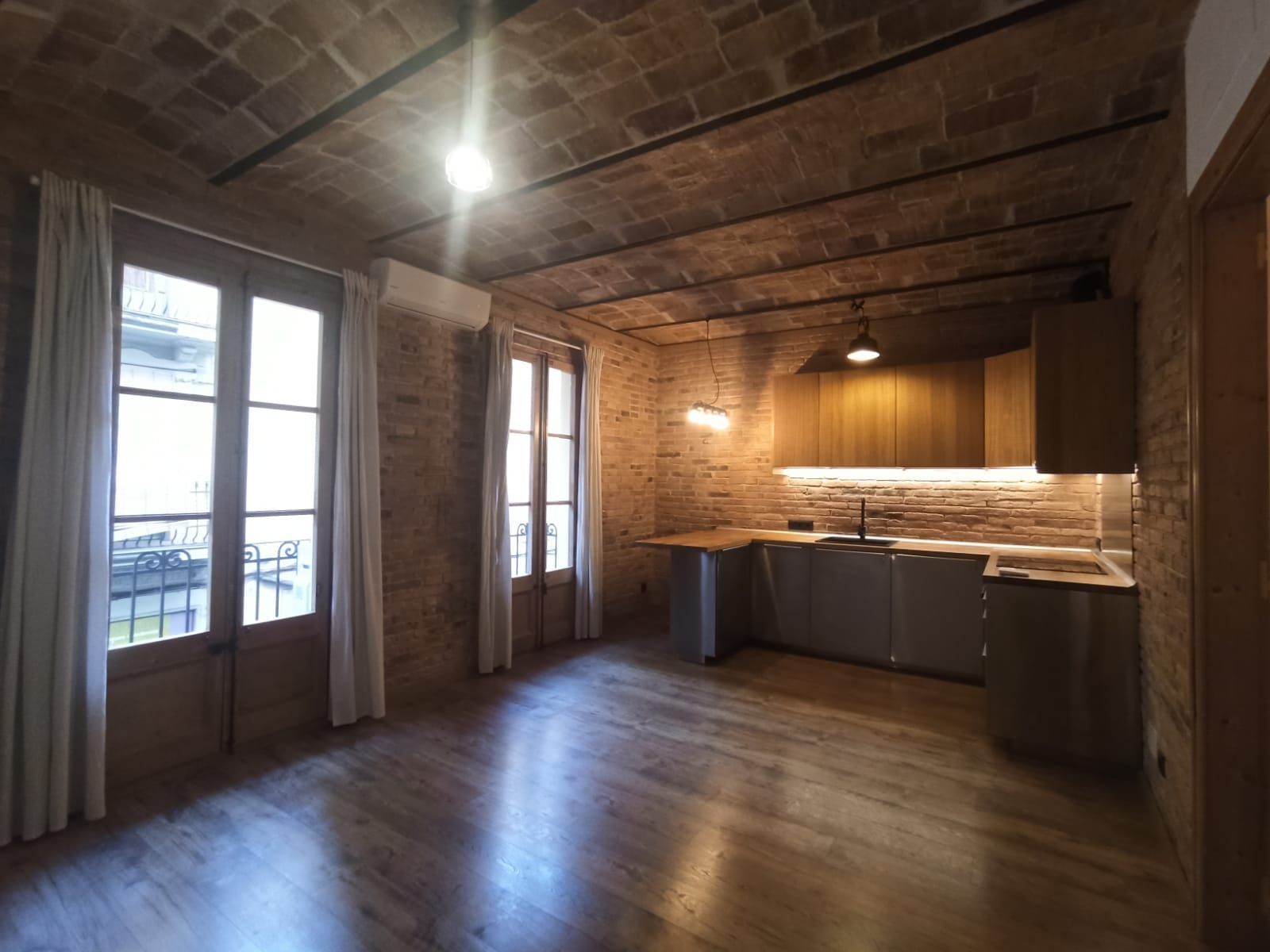 Kitchen of Flat to rent in  Barcelona Capital  with Air Conditioner, Parquet flooring and Oven