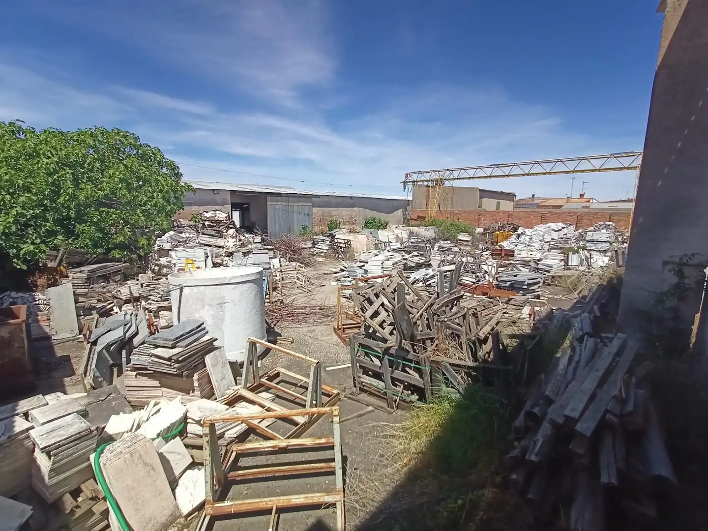 Vista exterior de Nave industrial en venta en Cáceres