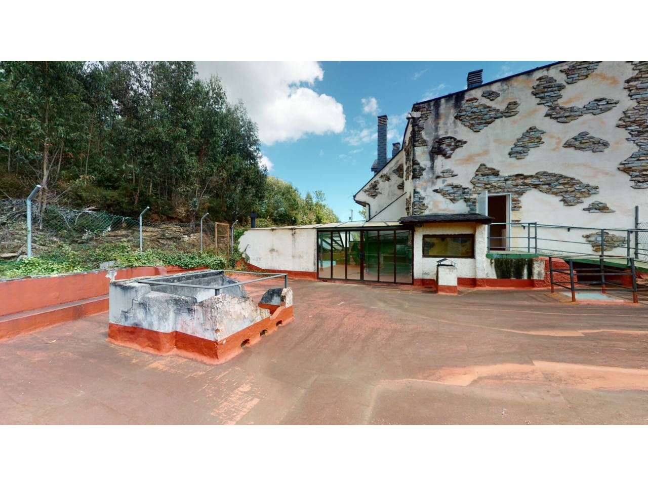 Garden of Building for sale in Trabada