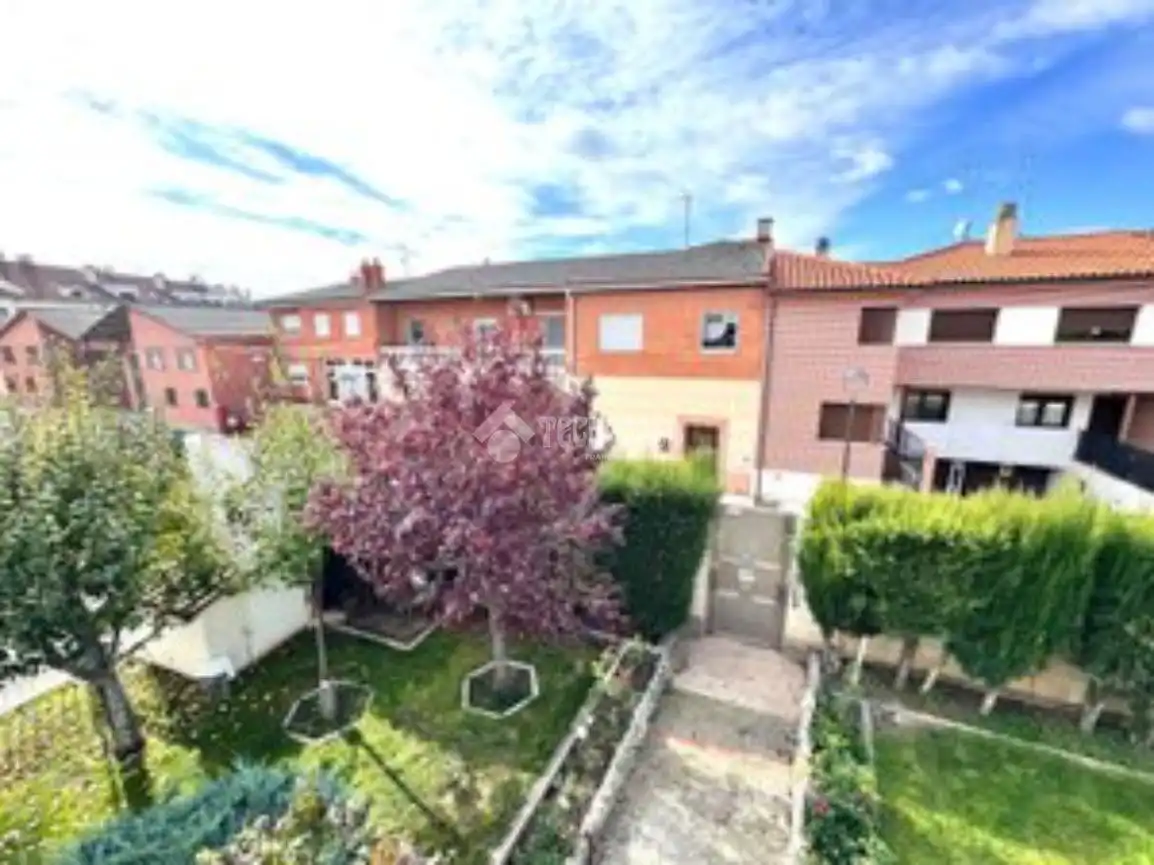 Exterior view of Houses for sale in Valladolid  with Air Conditioner, Parquet flooring and Furnished