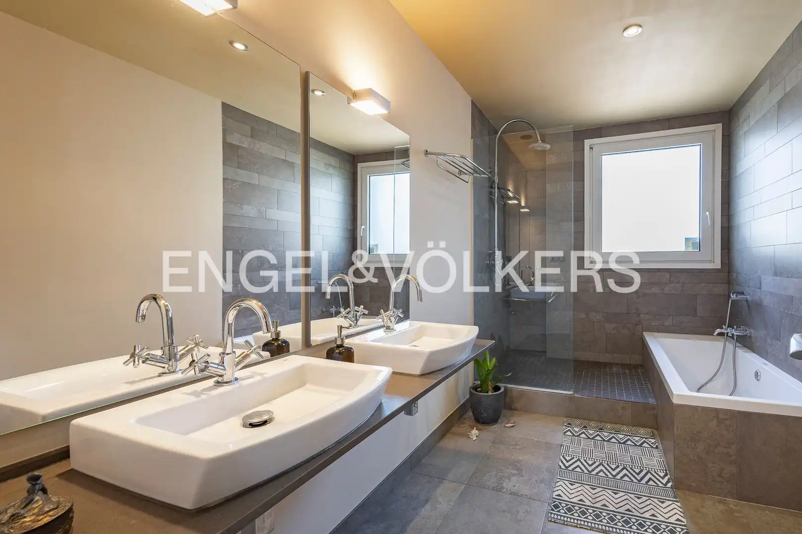 Baño de Casa o chalet de alquiler en Esplugues de Llobregat con Aire acondicionado, Calefacción y Jardín privado