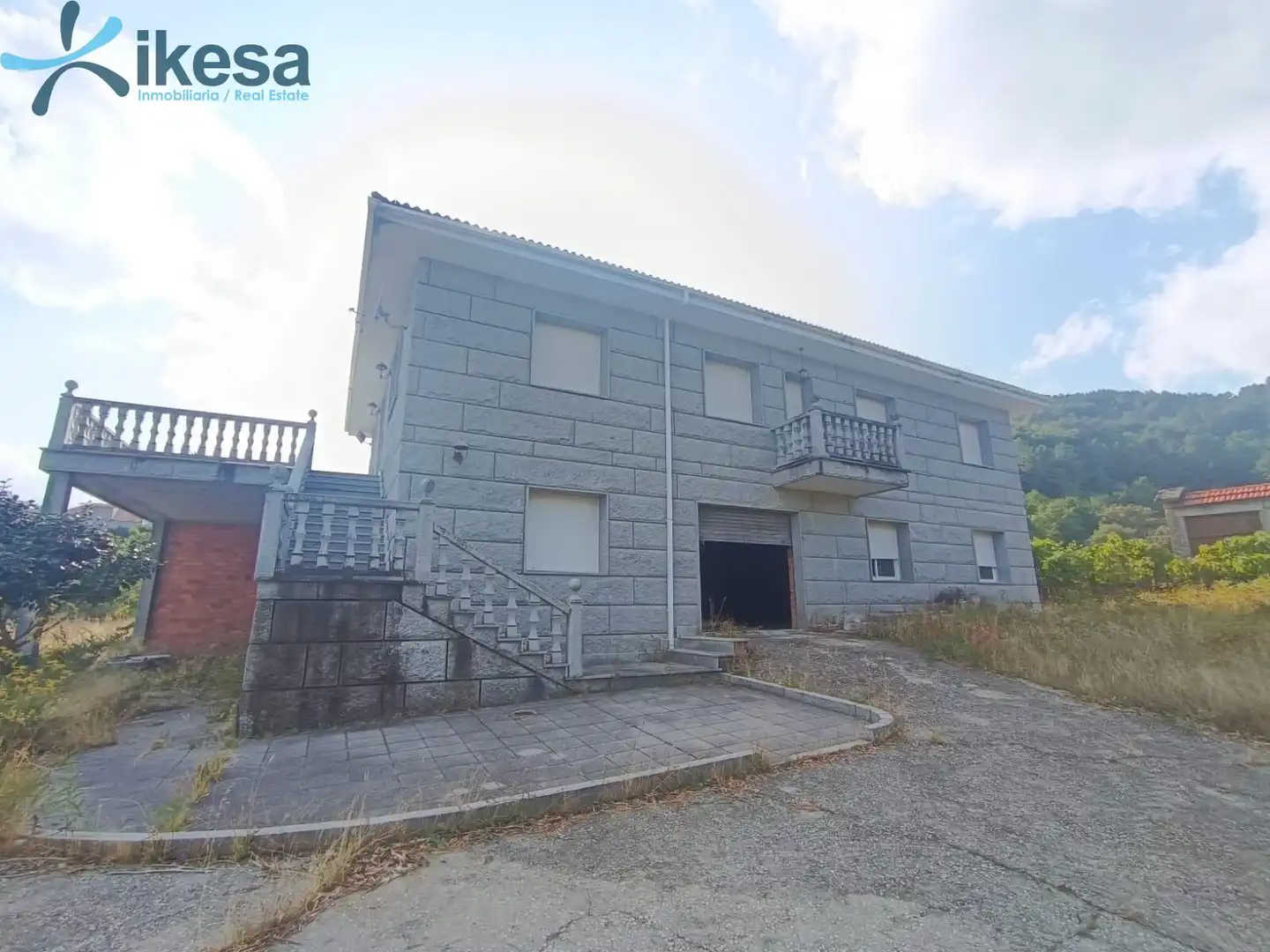 Vista exterior de Casa o xalet en venda en Entrimo amb Jardí privat