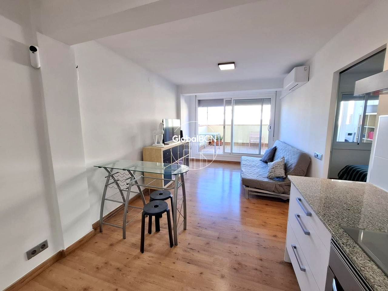 Sala d'estar de Pis de lloguer en L'Hospitalet de Llobregat amb Aire condicionat, Parquet i Terrassa