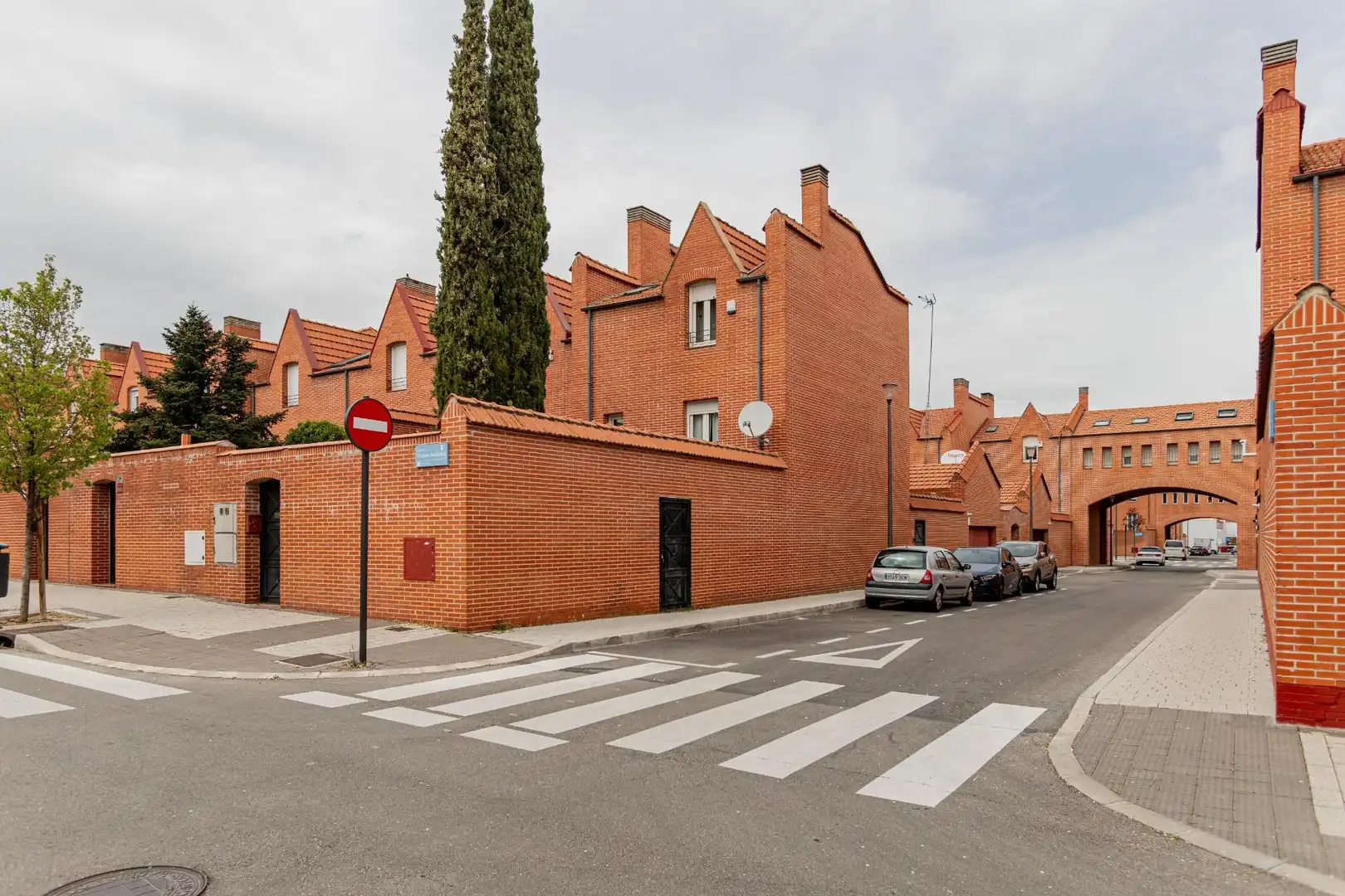 Vista exterior de Casa adosada en venda en Tres Cantos amb Calefacció, Terrassa i Traster