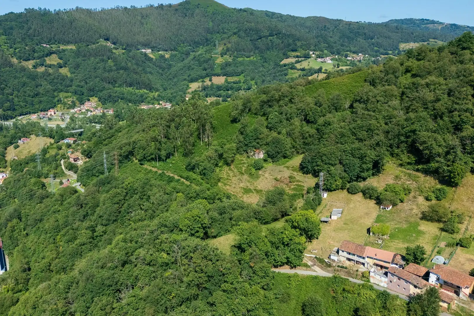 Casa adosada en venda en Mieres (Asturias) amb Jardí privat, Terrassa i Moblat