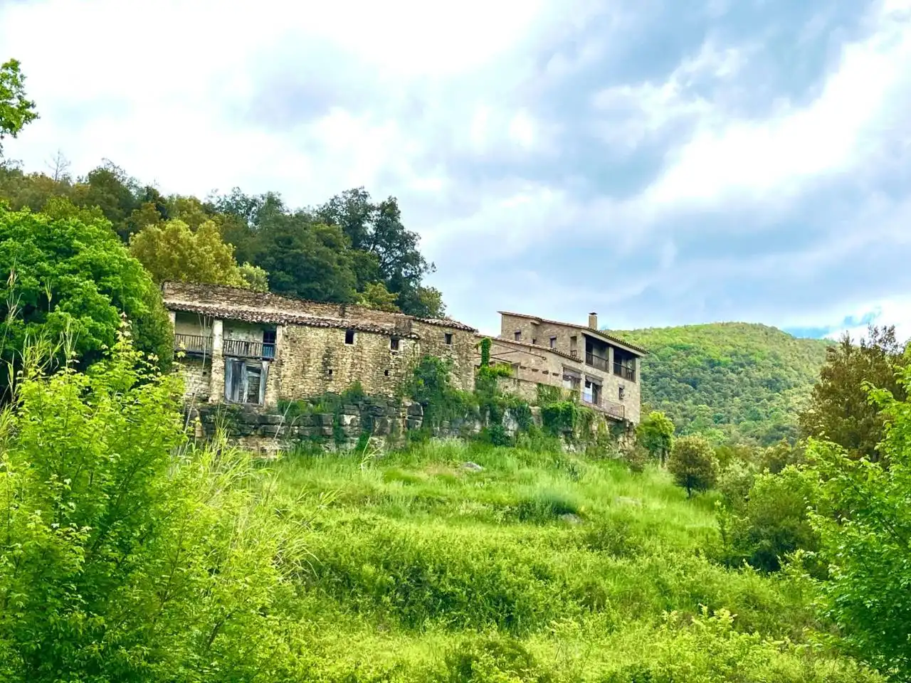 Vista exterior de Finca rústica en venta en Sant Aniol de Finestres con Calefacción, Jardín privado y Terraza
