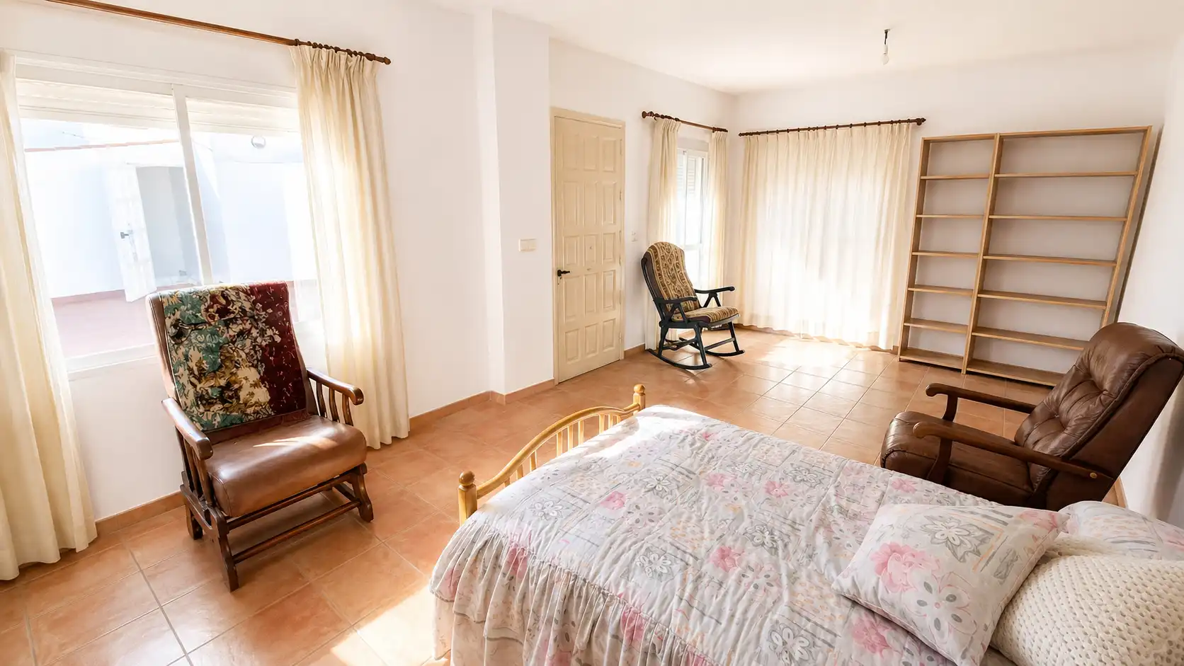 Schlafzimmer von Einfamilien-Reihenhaus zum Verkauf in Vélez de Benaudalla mit Privatgarten, Terrasse und Möbliert