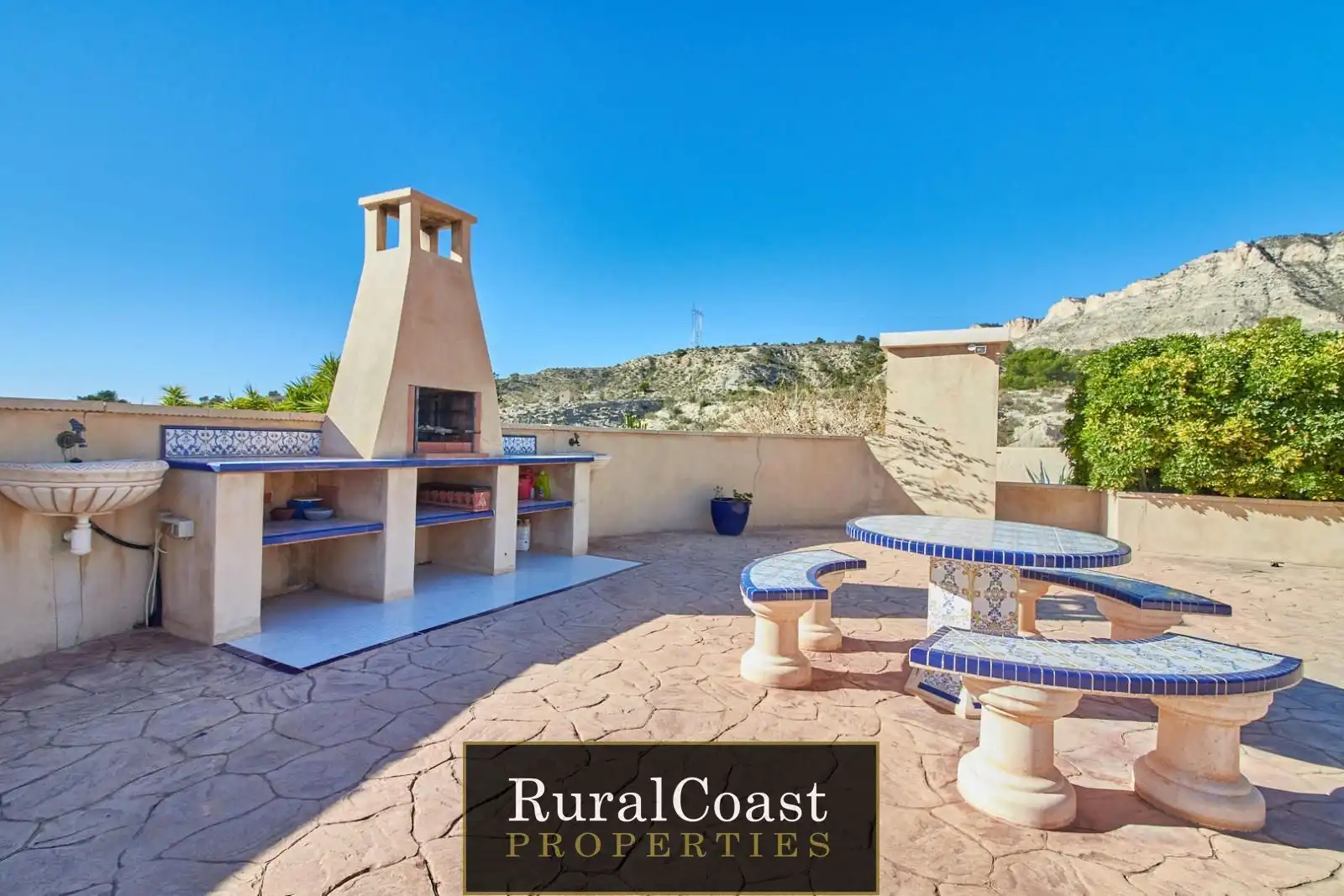 Vista exterior de Casa o xalet en venda en Jijona / Xixona amb Calefacció, Traster i Piscina