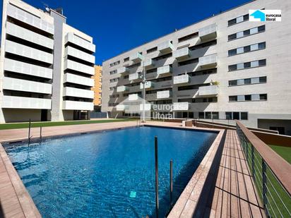 Swimming pool of Flat for sale in Mataró  with Air Conditioner and Balcony